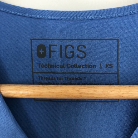 Figs scrub top in style Casma and color Ceil Blue - Picture 4 of 4